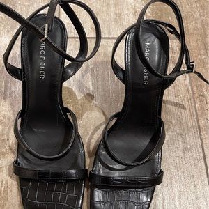 Marc Fisher Womens Deric 2 Black Ankle Strap Heels Size 8
